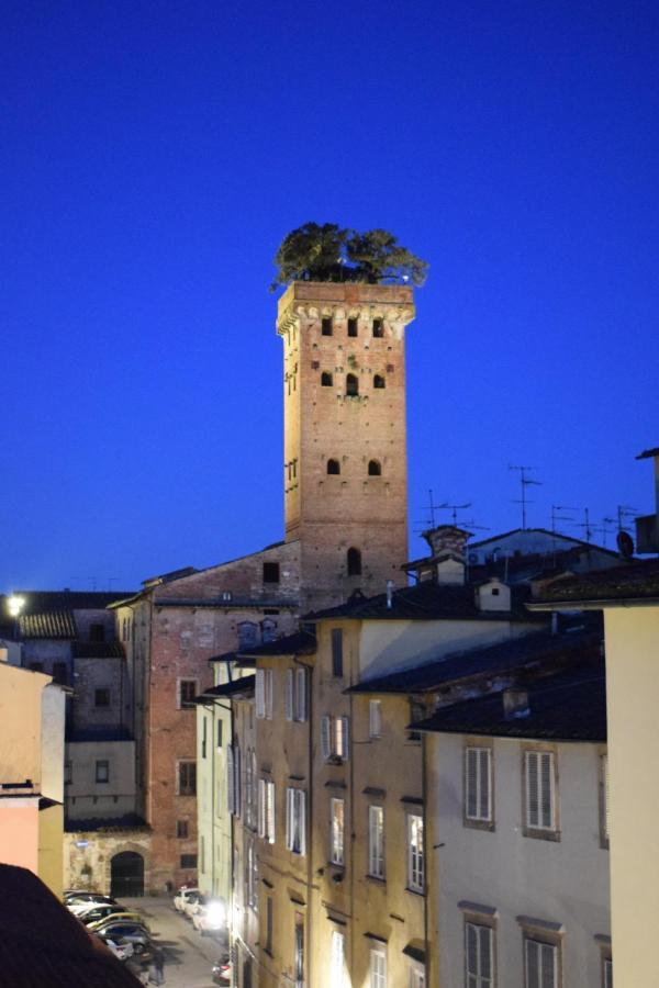 Al Carmine Apartments Towers View With Ac Lucca Kültér fotó
